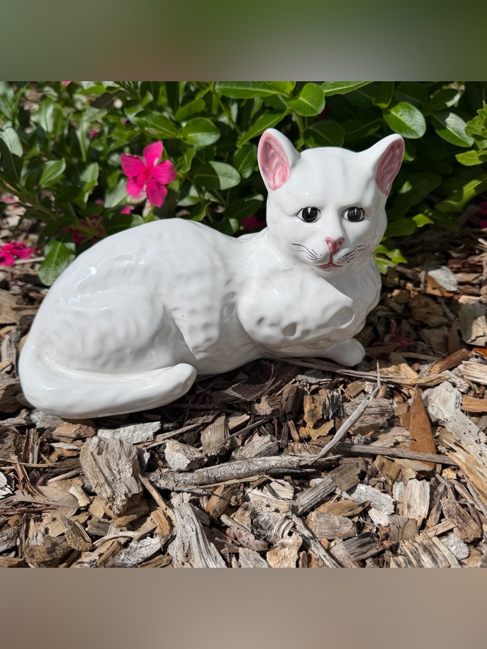 PEREIRAS Portugal 70s Vintage Hand Painted White Cat Porcelain Laying Signed